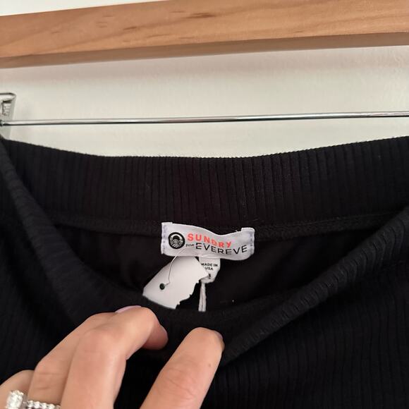 Sundry For Evereve Ribbed Ruched Knit Pull On Mini Skirt Black 1 - Picture 8 of 9